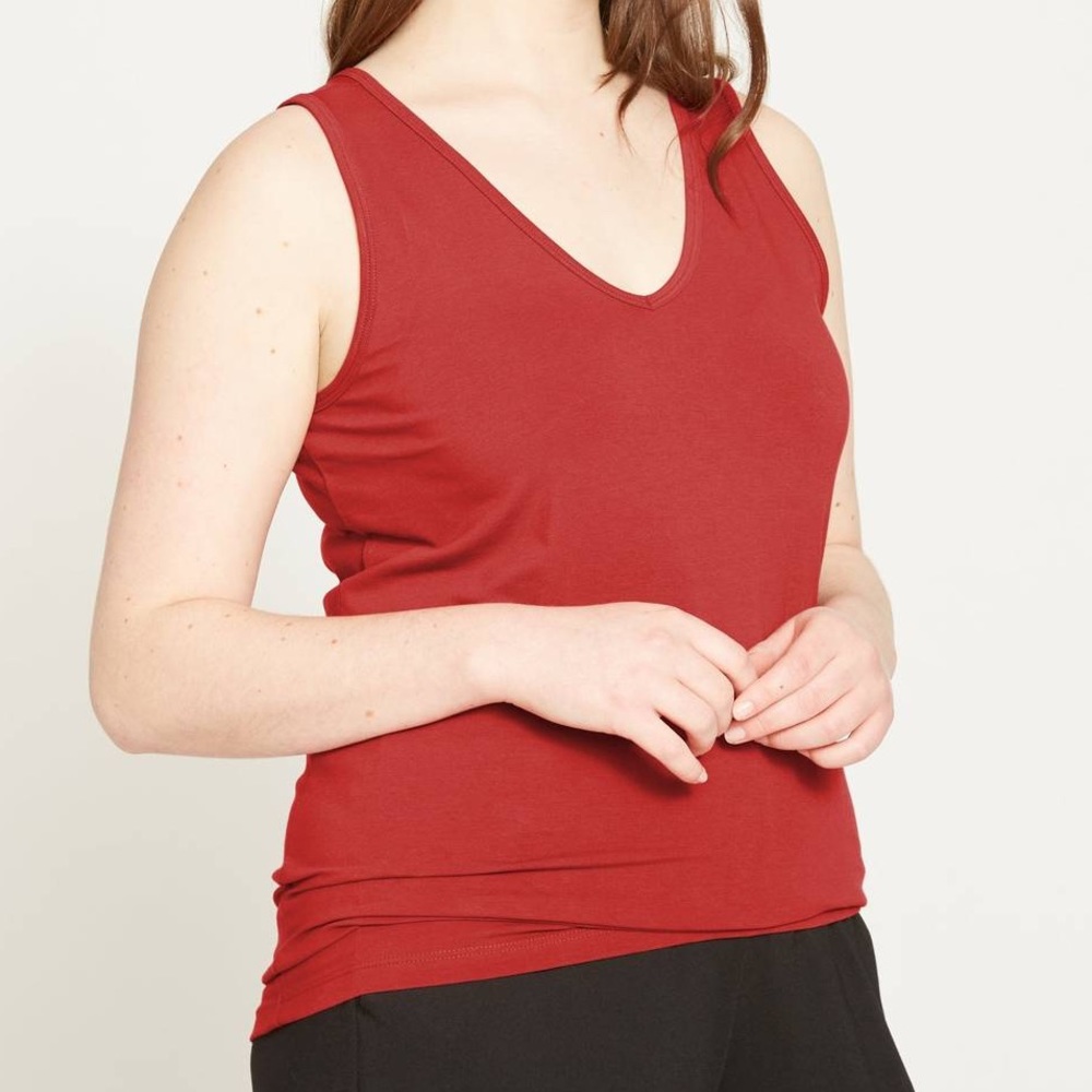 NWT Universal Standard Double V Tank in Red Size 18/20